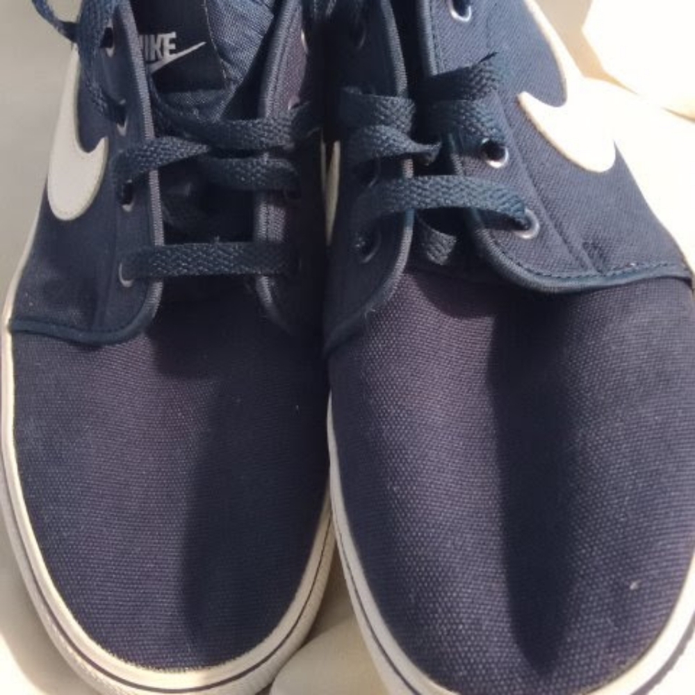 Men's Nike Canvas Tennis Shoes sz.10.5